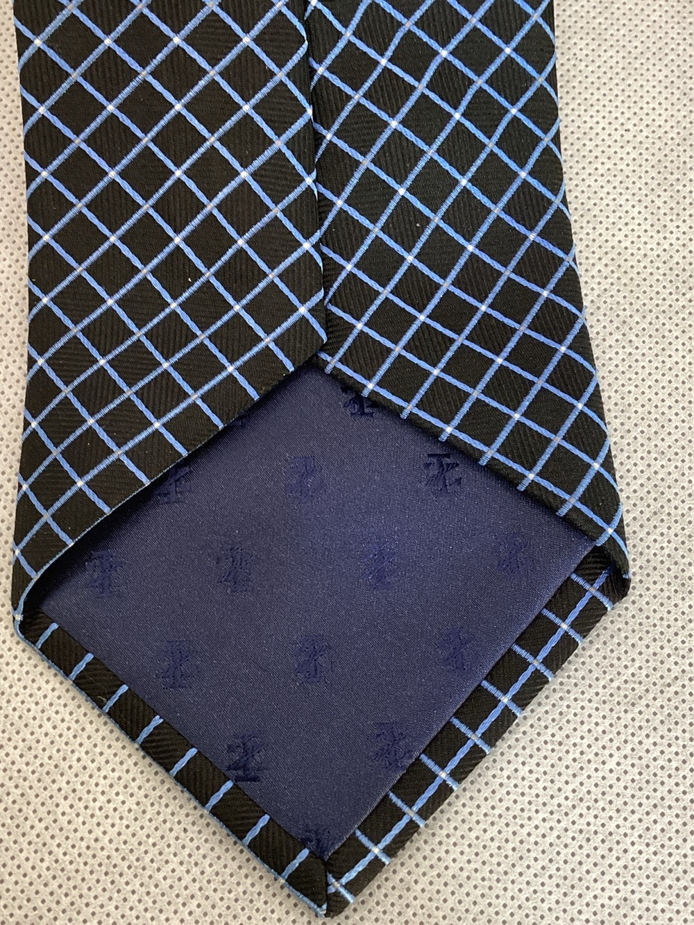 IZOD Men’s Black Blue Grid Pattern Tie Classic Geometric Business Necktie - Picture 3 of 4